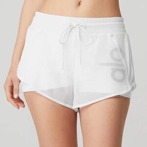 Alo yoga ambiance short XS white